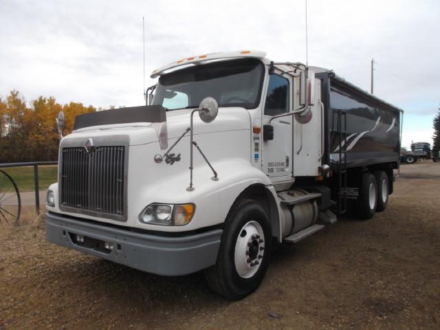 2007 International 9200 T  A Grain Truck